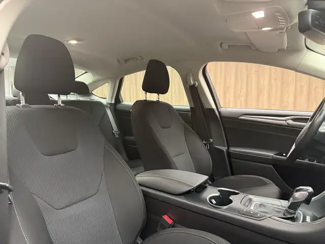 Ford Mondeo view 23