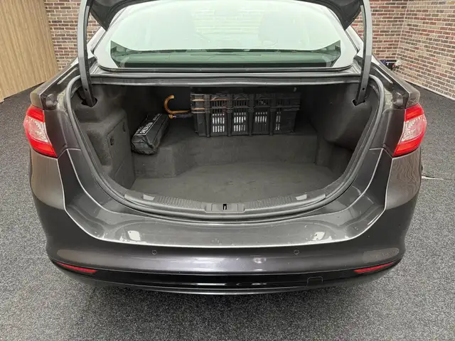 Ford Mondeo view 26