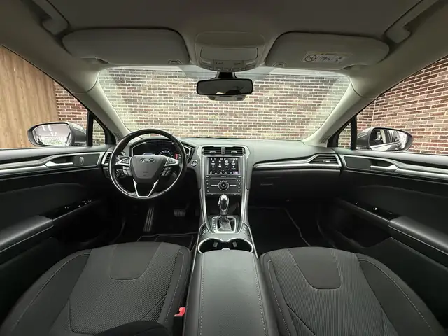 Ford Mondeo view 8