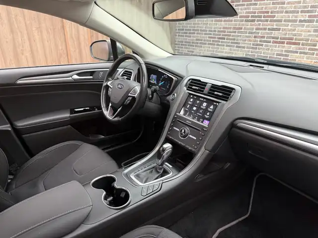 Ford Mondeo view 22