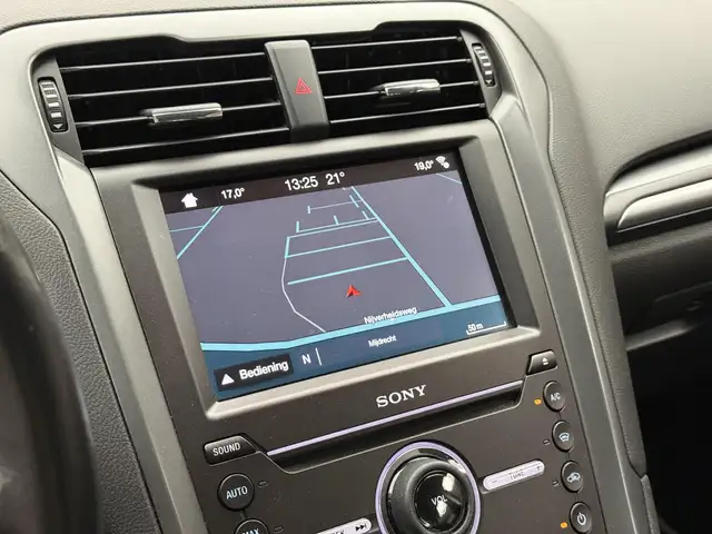 Ford Mondeo view 15
