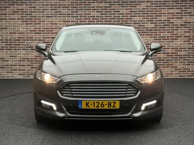 Ford Mondeo view 5