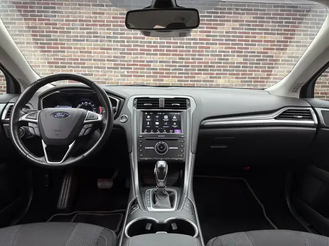 Ford Mondeo view 9