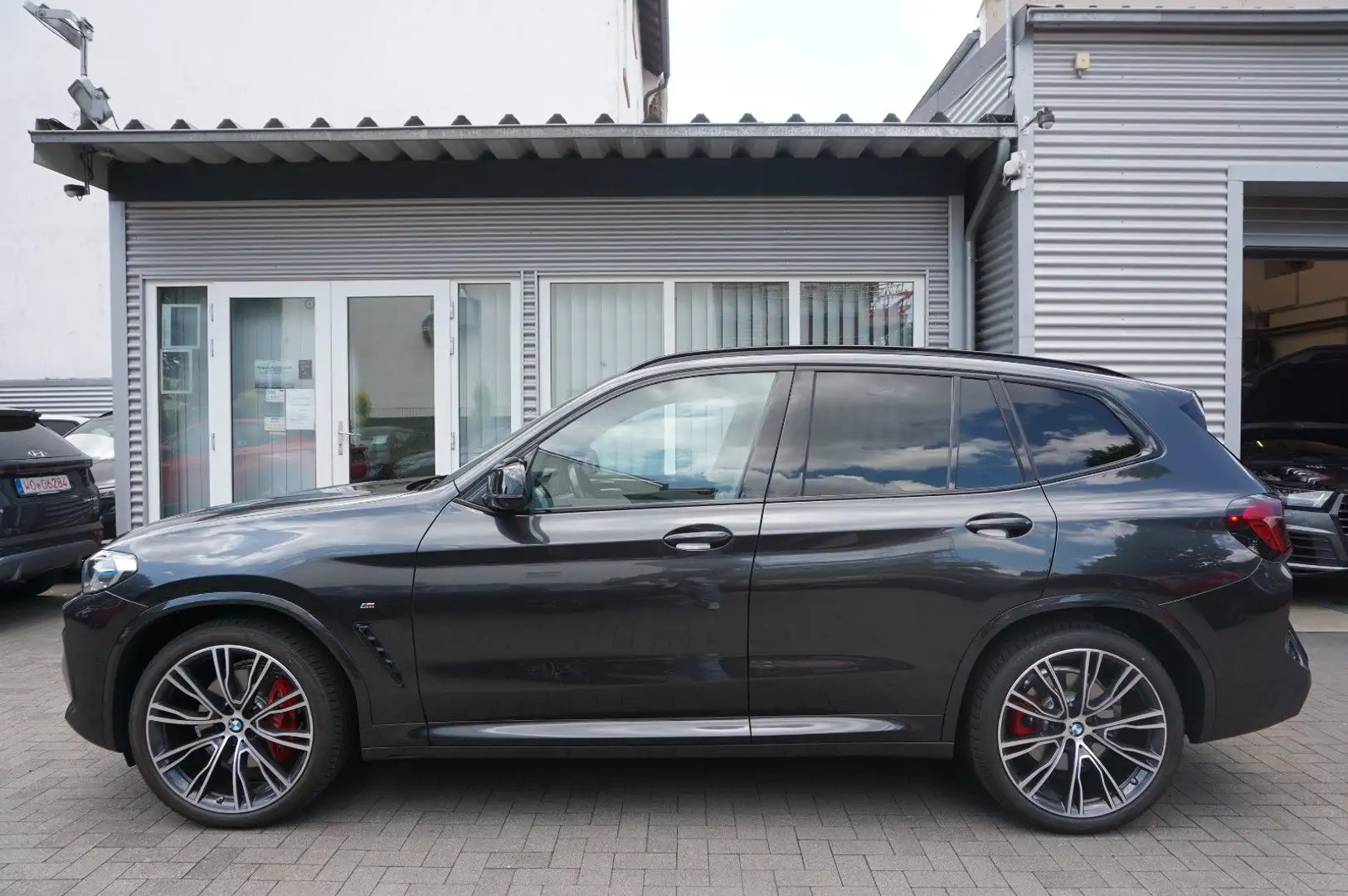 BMW X3 M d LASER Pano StdHz ParkAssPl H&K eAHK HUD Grau - 2