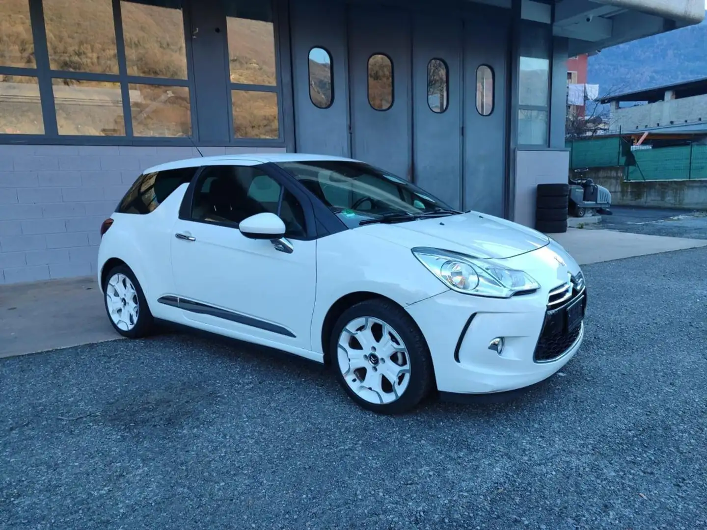 DS Automobiles DS 3 PureTech NEOPATENTATO Bianco - 1