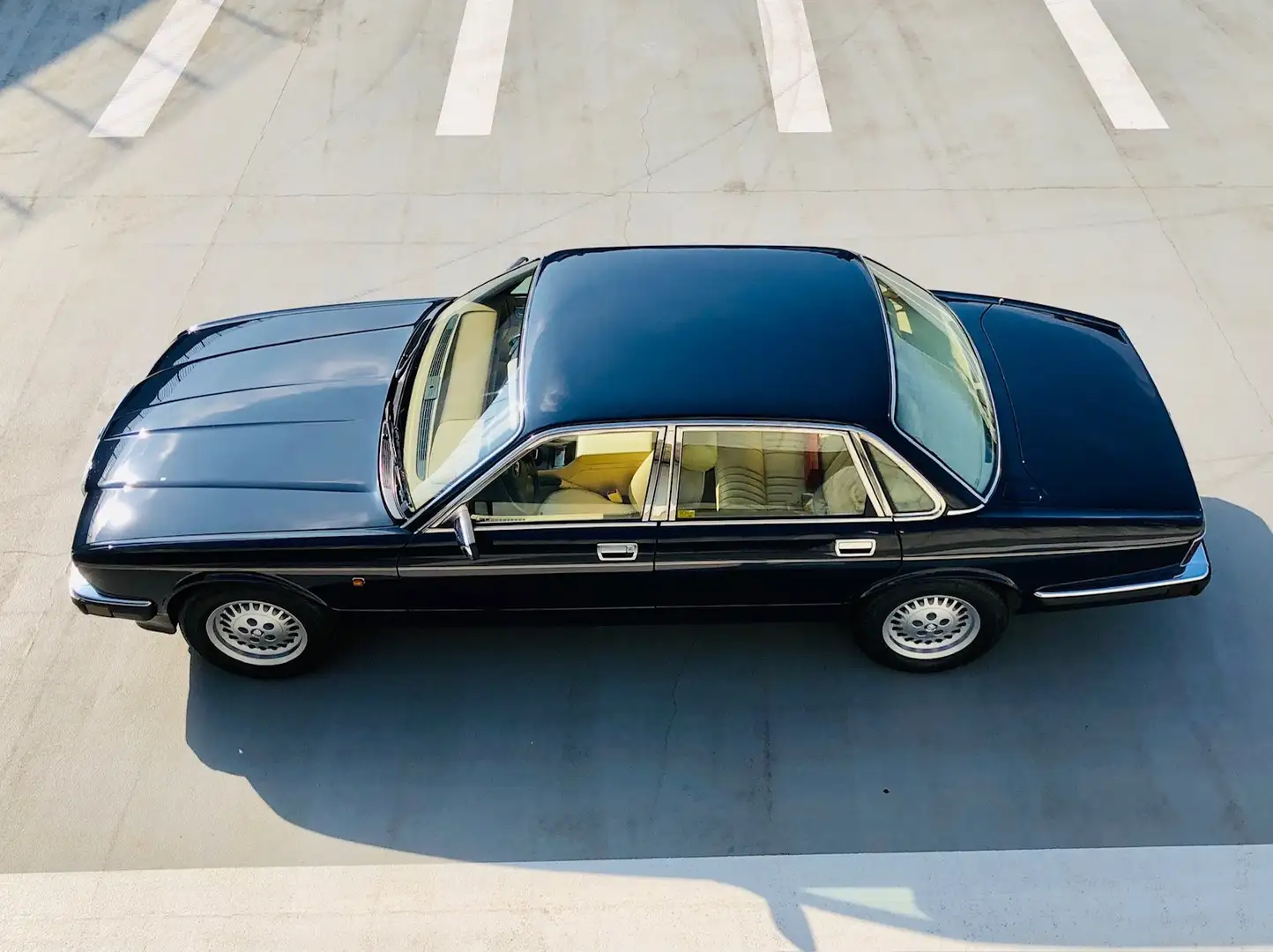 Jaguar XJ40 23.932km ! 100% original - first paint Bleu - 2