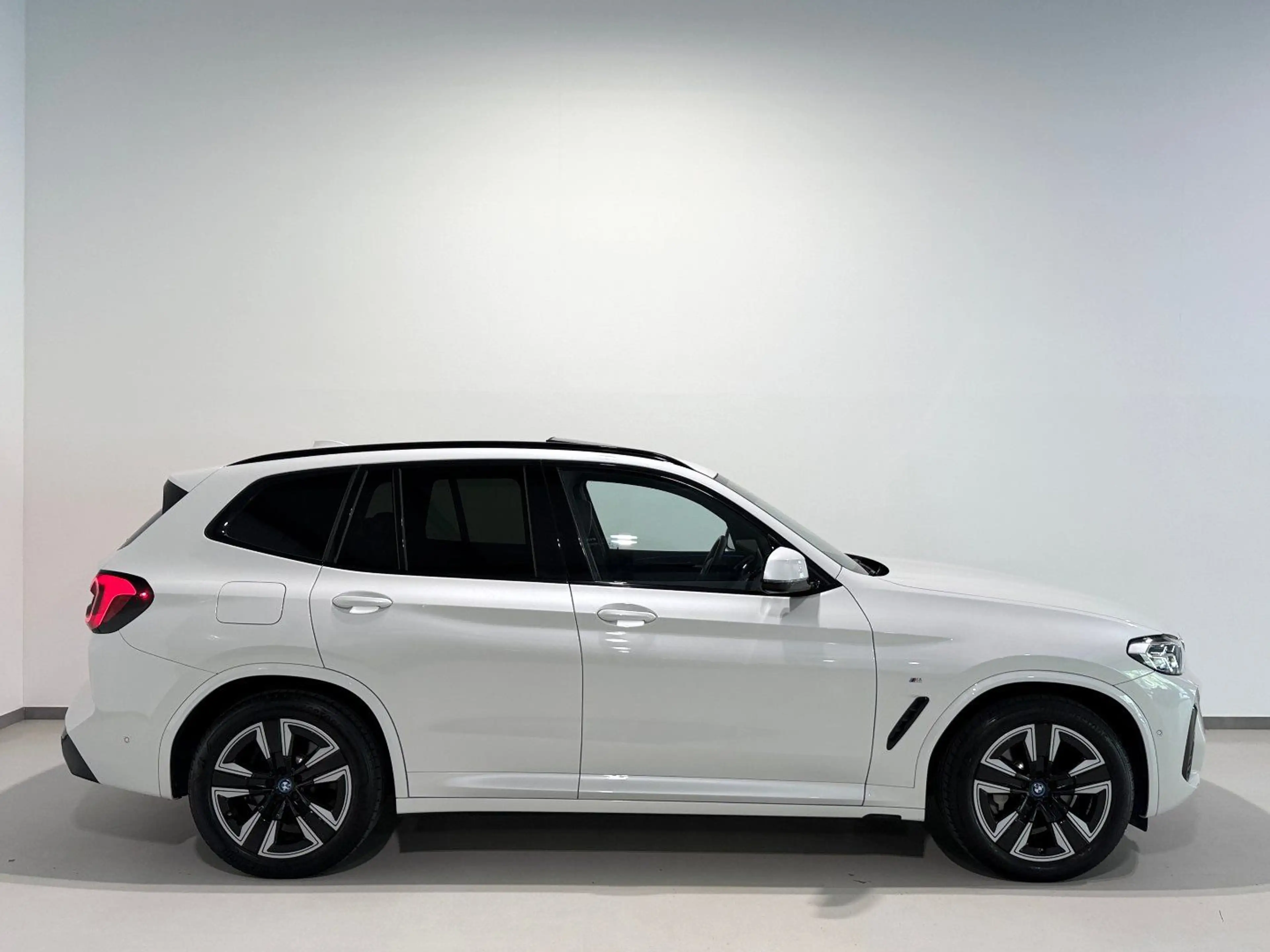 BMW iX3 LCI Inspiring/M-Sport/Panorama/ACC/Memory/Kamera — photo 2