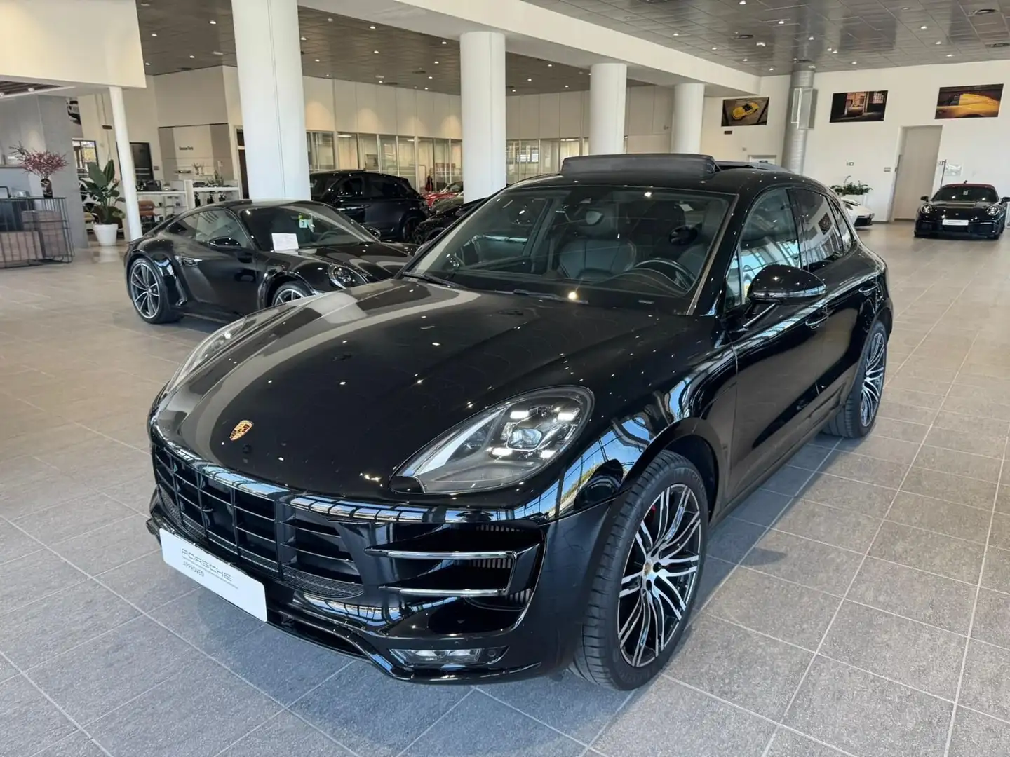 Porsche Macan Turbo Performance Package 440 cv PDK Negro - 1