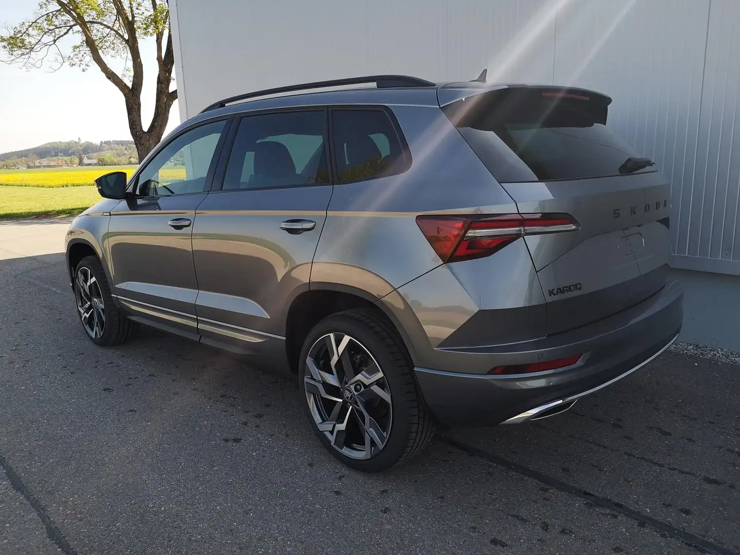 Skoda Karoq 2.0TSI Sportline DSG 4x4 ABT AHK Matrix Pano Sound Gris - 2