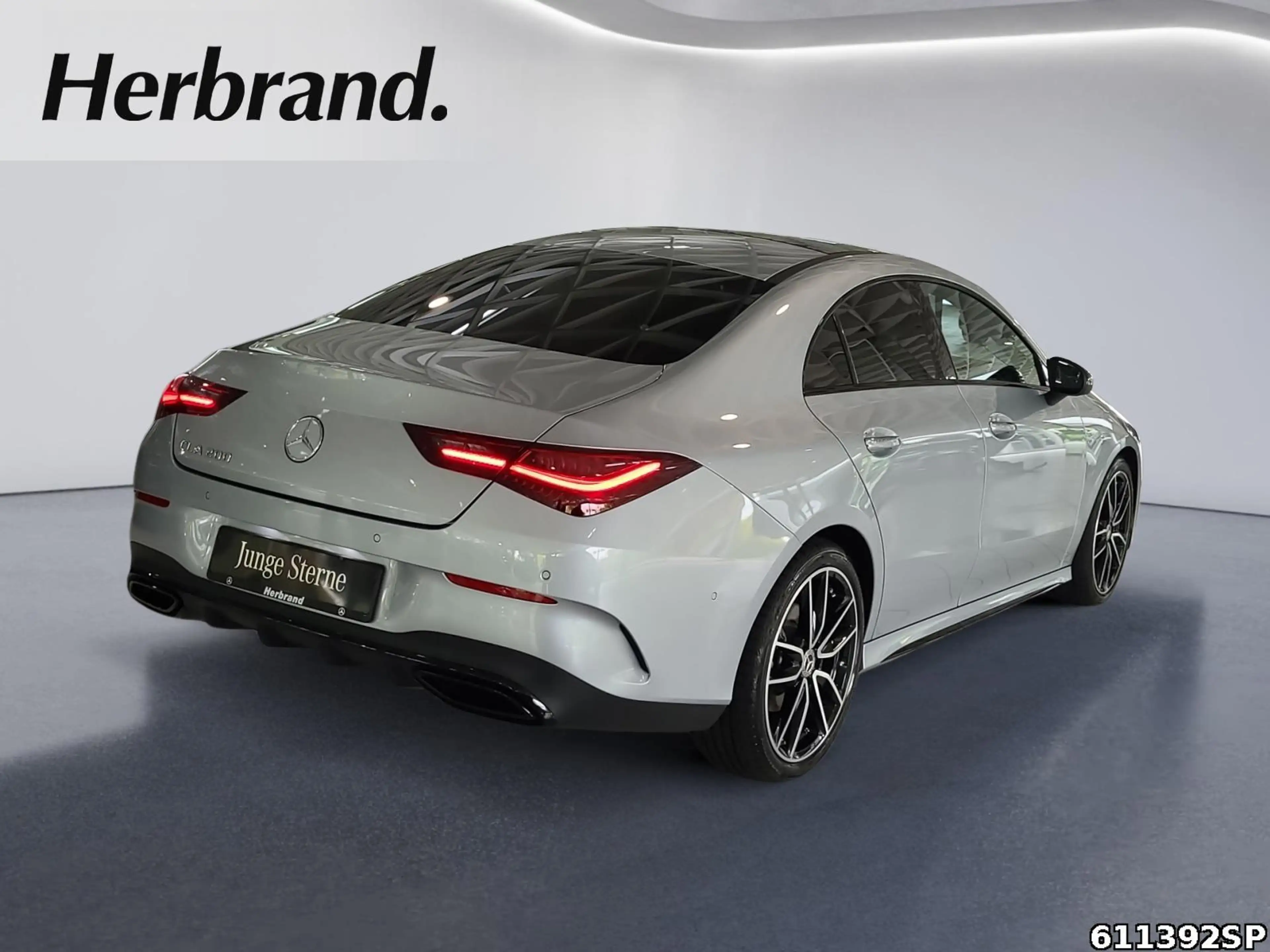 Mercedes-Benz CLA 200 AMG NIGHT PANO KAMERA DISTRONIC LED — photo 3