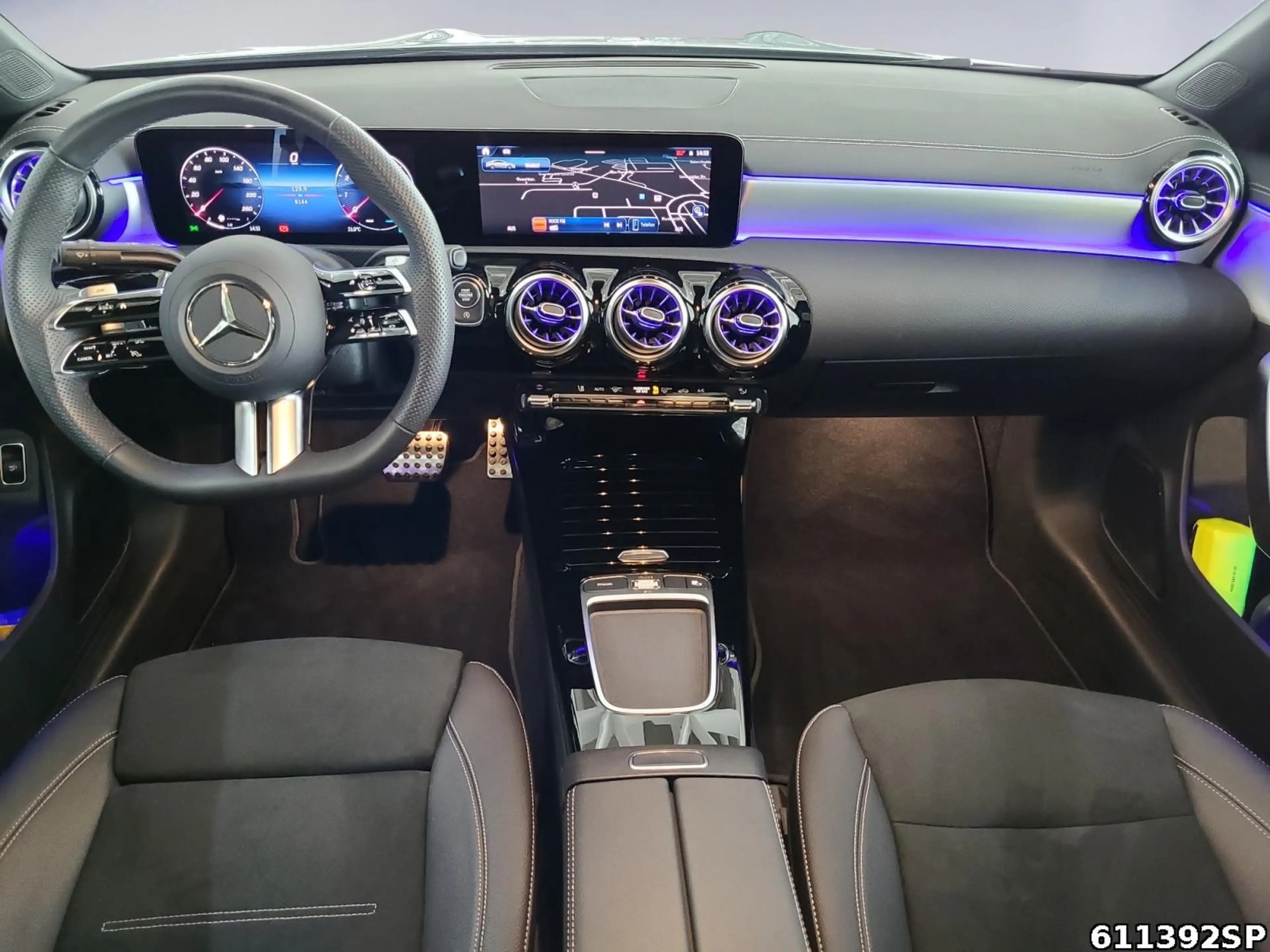 Mercedes-Benz CLA 200 AMG NIGHT PANO KAMERA DISTRONIC LED — photo 8