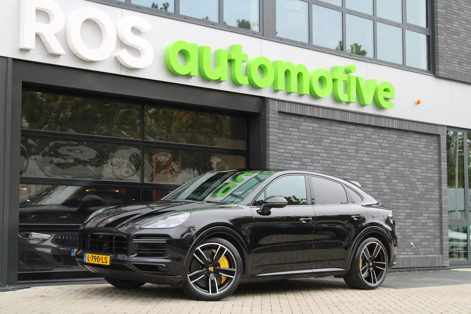 Porsche Cayenne Coupé 4.0 Turbo S E-Hybrid | NAP | KERAMISCH | SOF Zwart - 1
