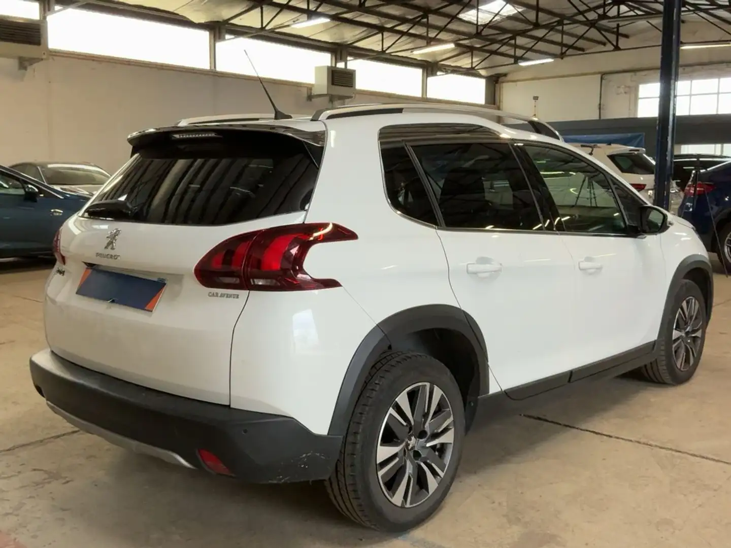 Peugeot 2008 Allure LEDER TEMPOMAT NAVI KAMERA CARPLAY LED PDC Blanc - 2