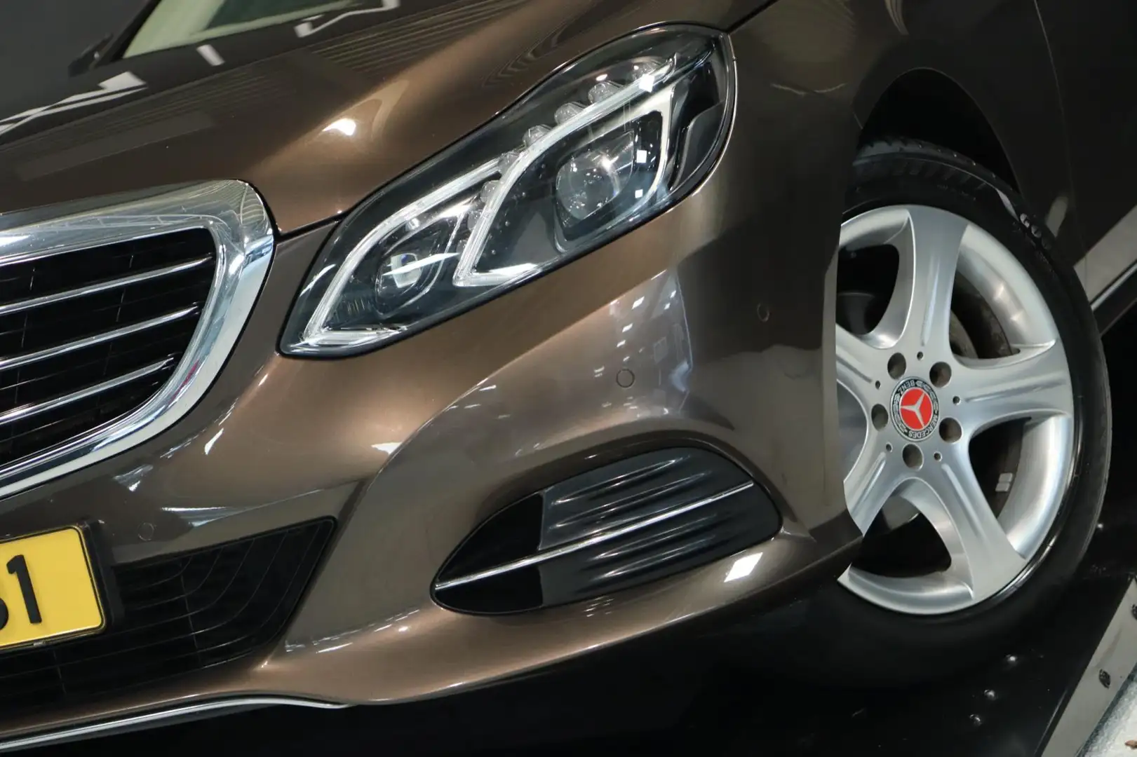 Mercedes-Benz E 200 Elegance / SCHUIFDAK / LEDER / ELEK. STOEL / STOEL Brun - 2