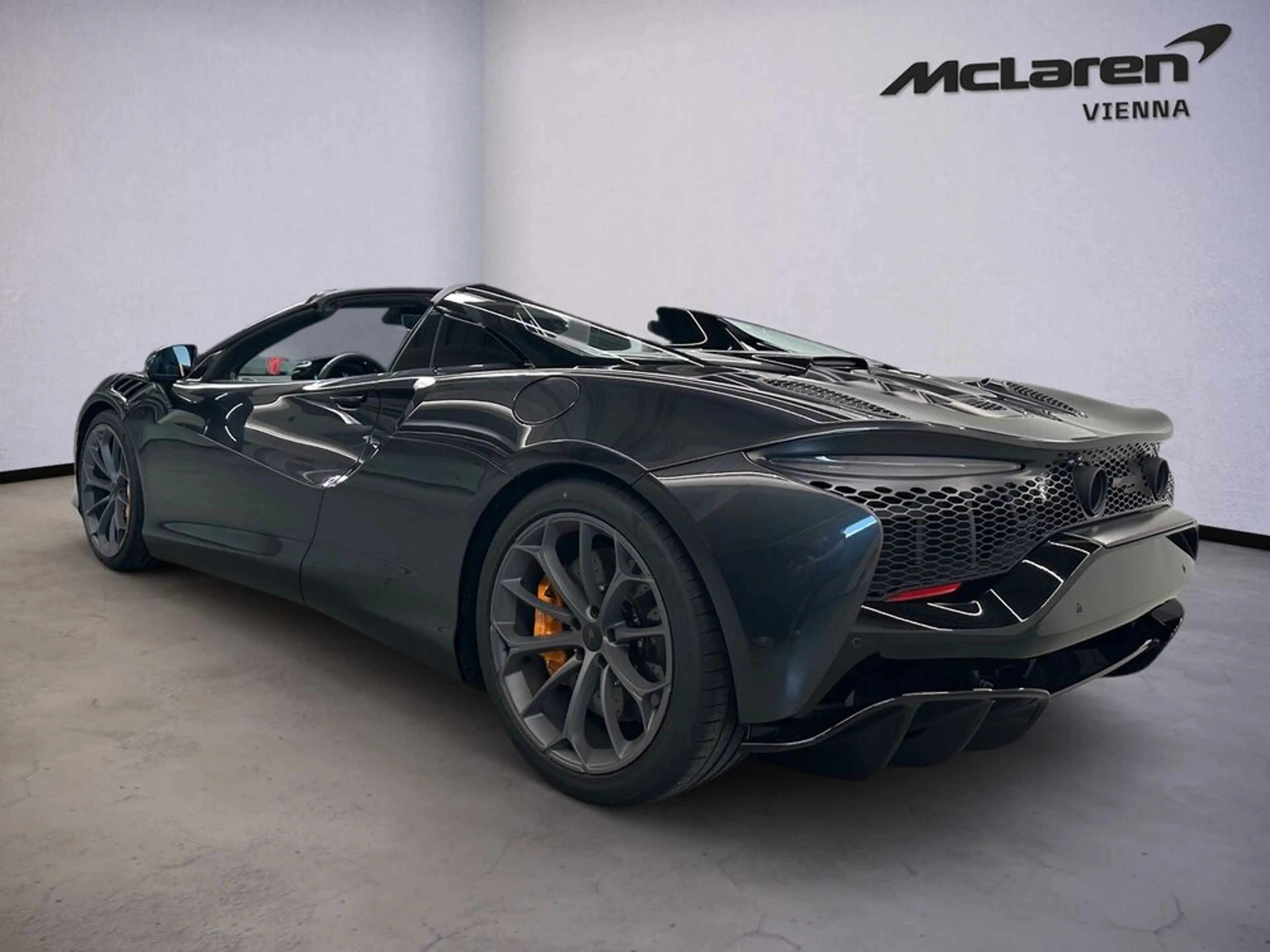 McLaren Artura Artura Spider / Plateaux / Tec Pack / B&W — photo 3
