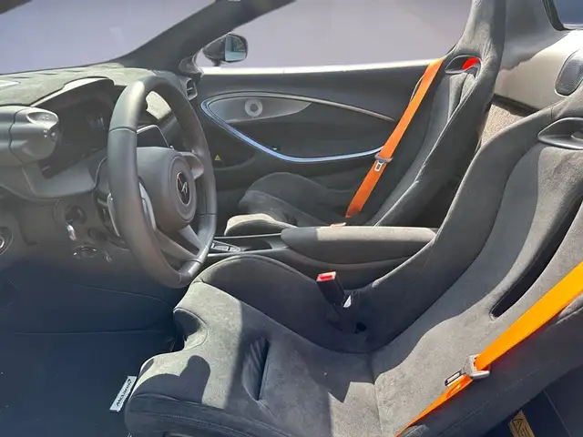 Mclaren Artura view 6