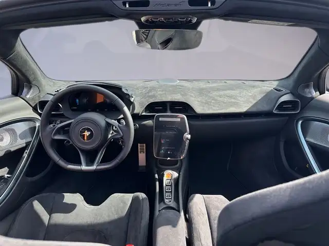 Mclaren Artura view 8