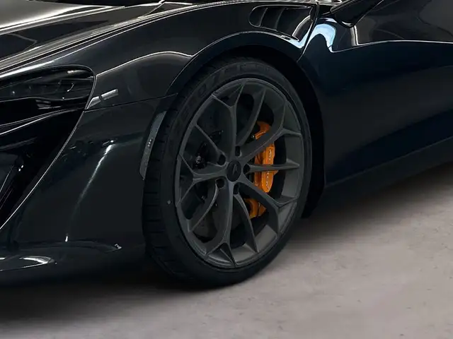 Mclaren Artura view 4