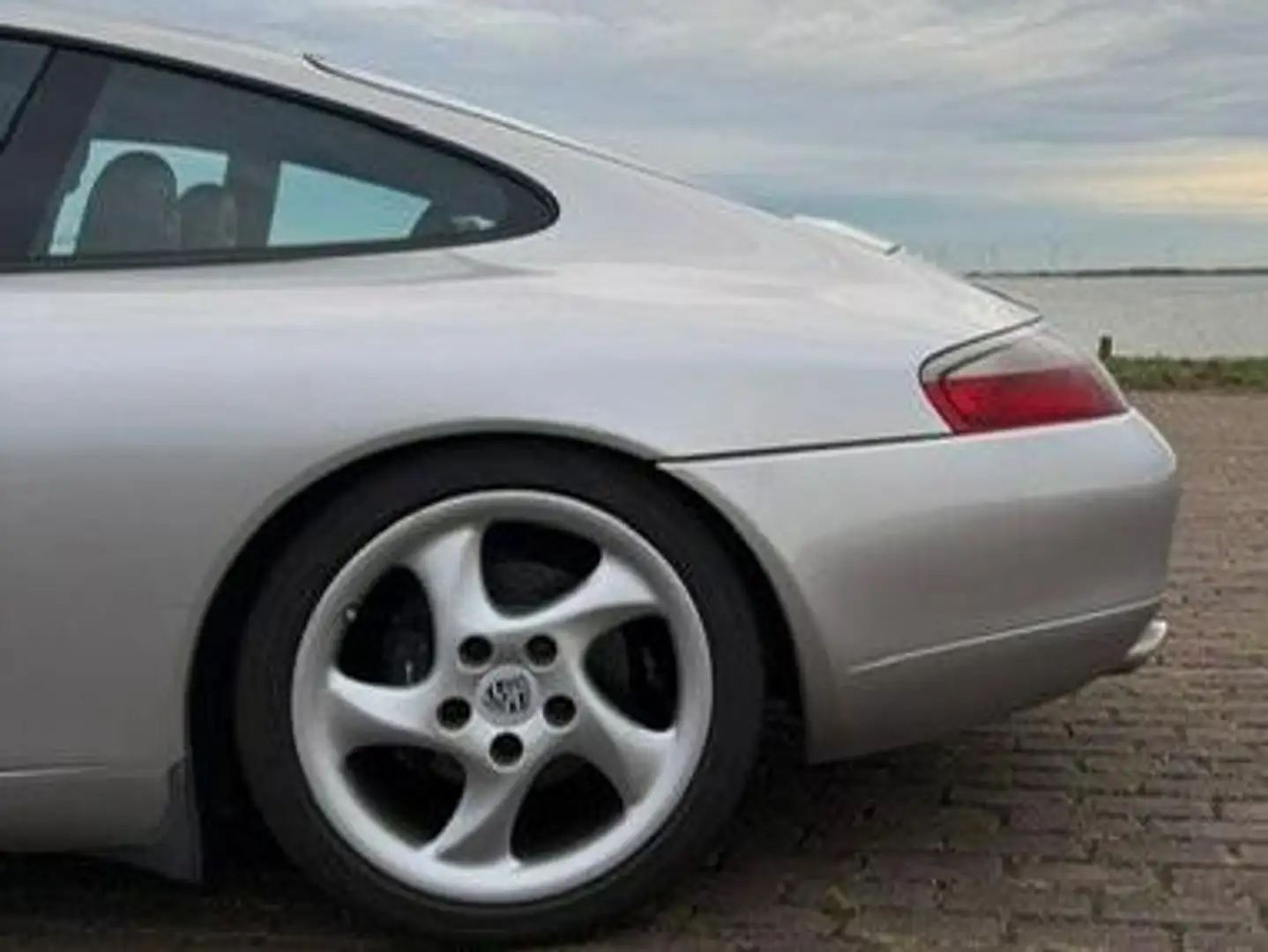 Porsche 996 Carrera 2 3.4 Coupé Zilver - 2