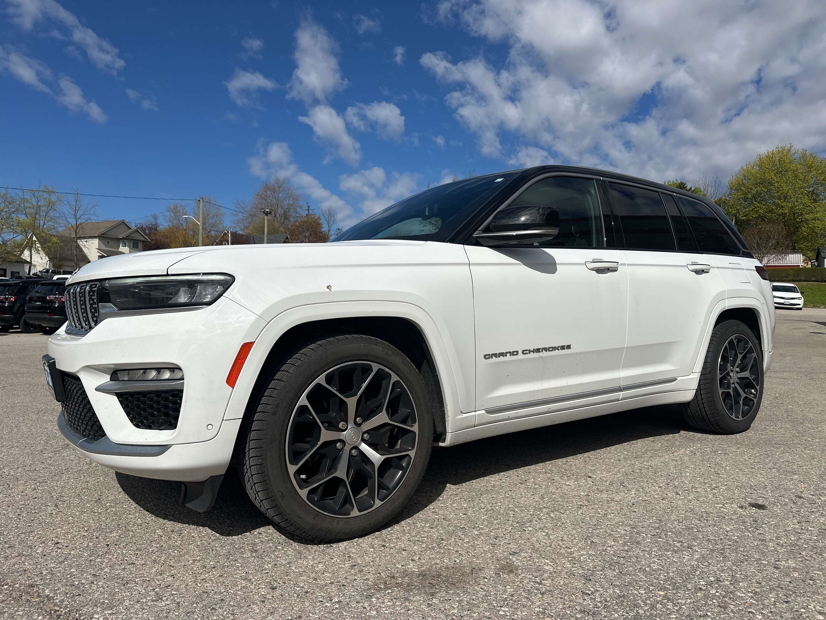 2023 Jeep Grand Cherokee Summit 4WD