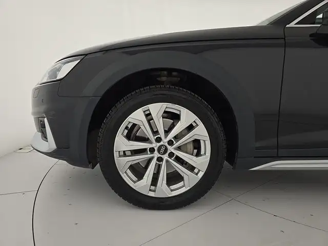 Audi A4 Allroad view 8