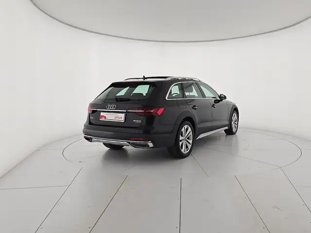 Audi A4 Allroad view 5
