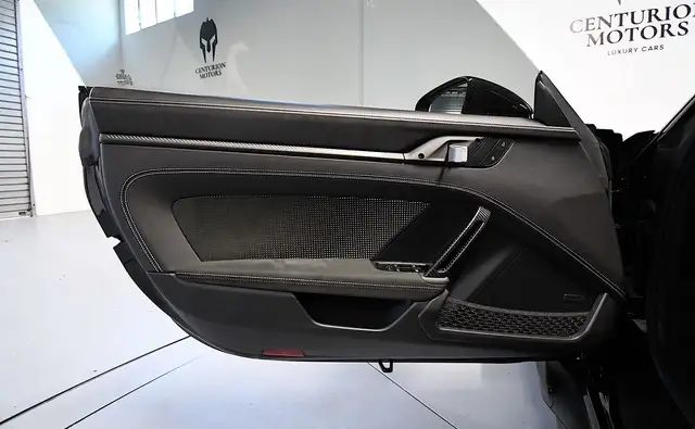 Porsche 911 view 10