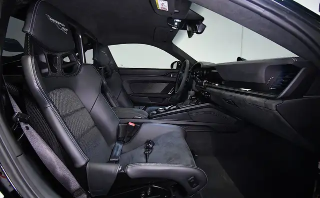 Porsche 911 view 8