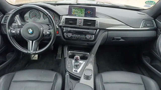 BMW M4 view 11