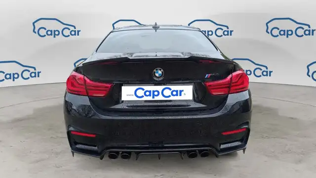 BMW M4 view 3