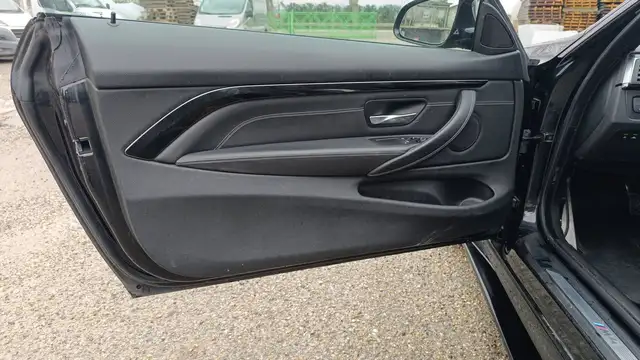 BMW M4 view 7