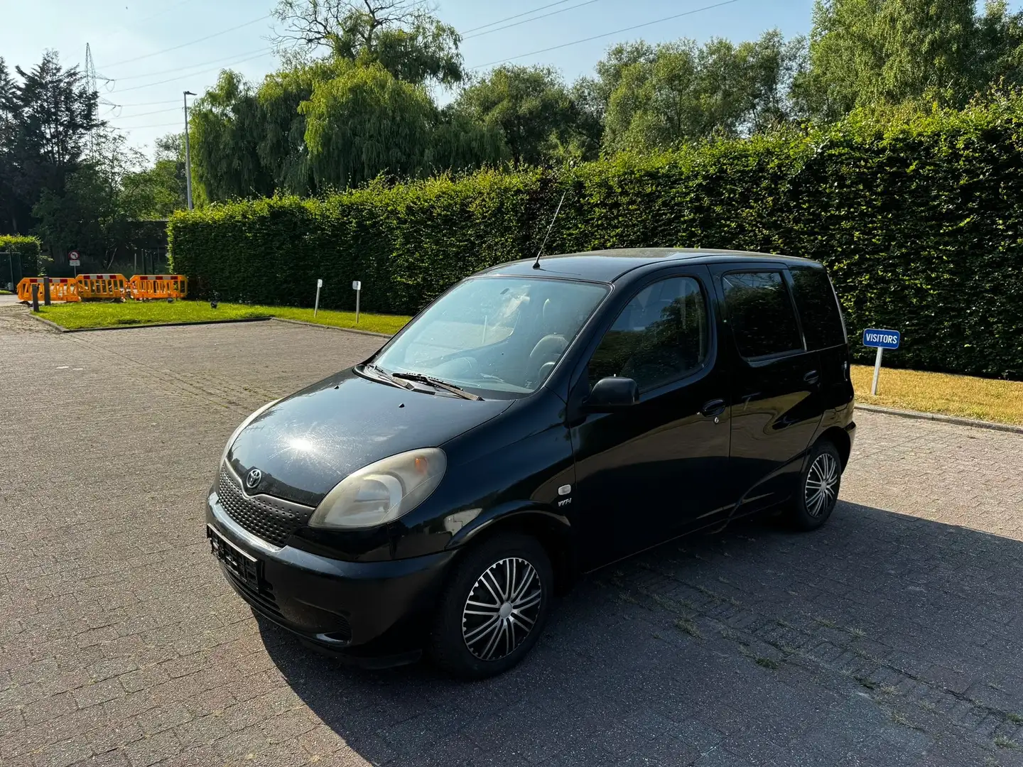 Toyota Yaris VERSO 1.3i VVT-i 16v Linea Luna Czarny - 2