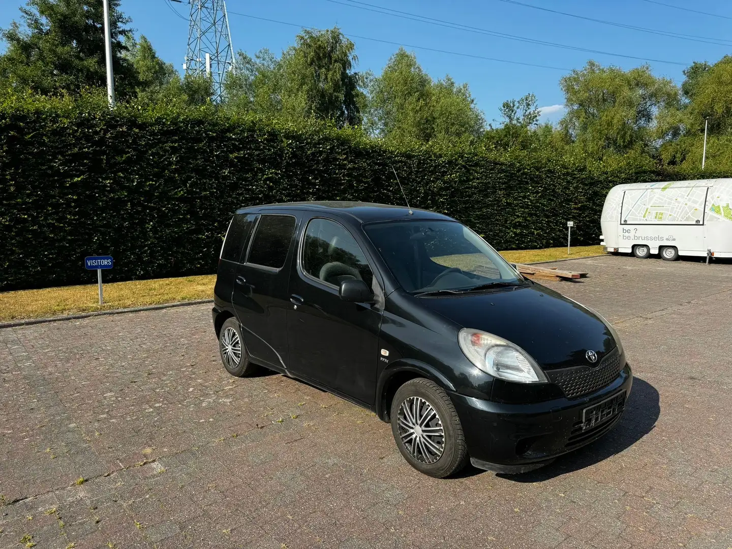 Toyota Yaris VERSO 1.3i VVT-i 16v Linea Luna Czarny - 1
