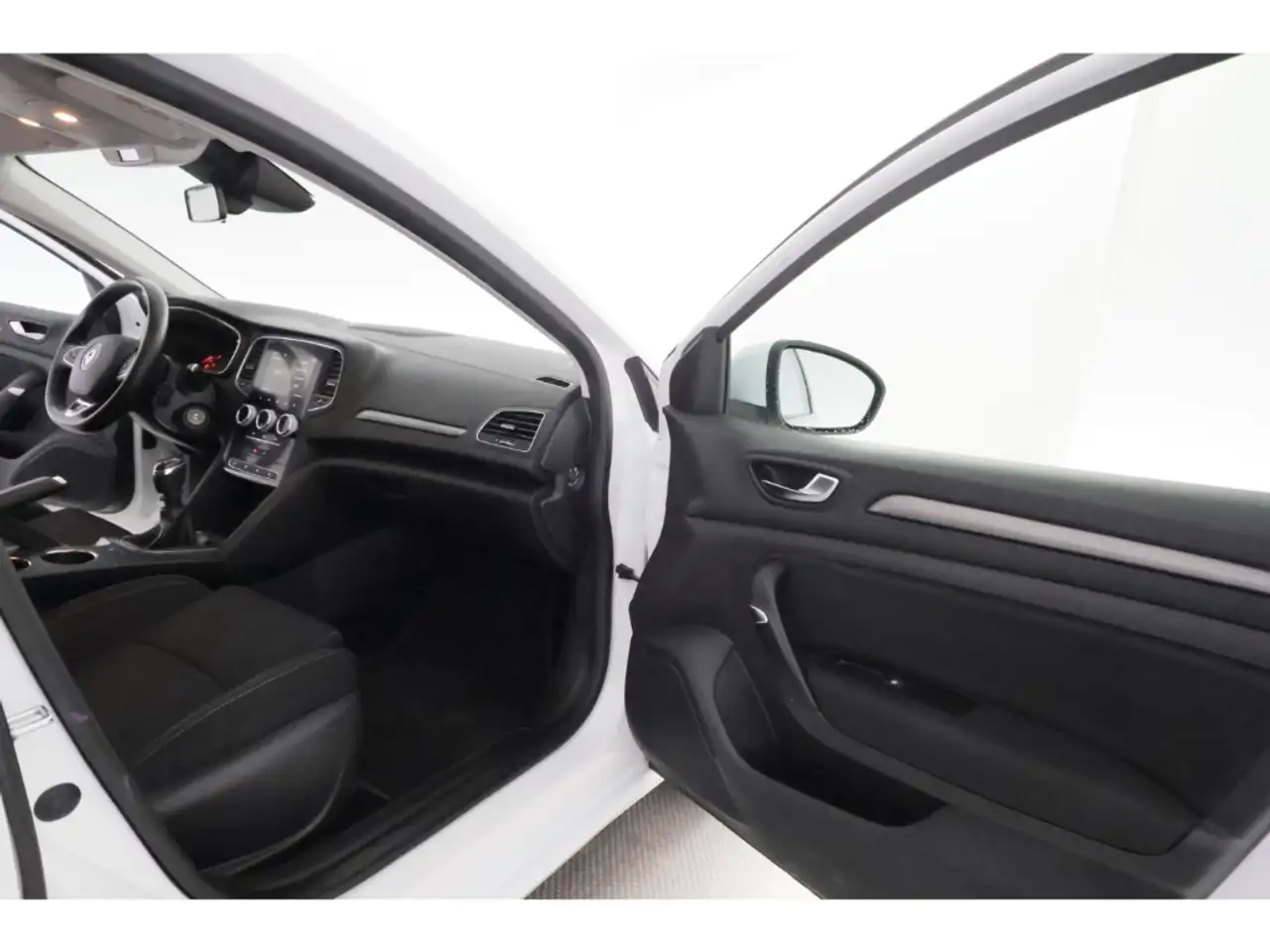 Renault Megane IV 1.3TCe Grandtour 140 Zen+LED+TEMPO+AHK 20
