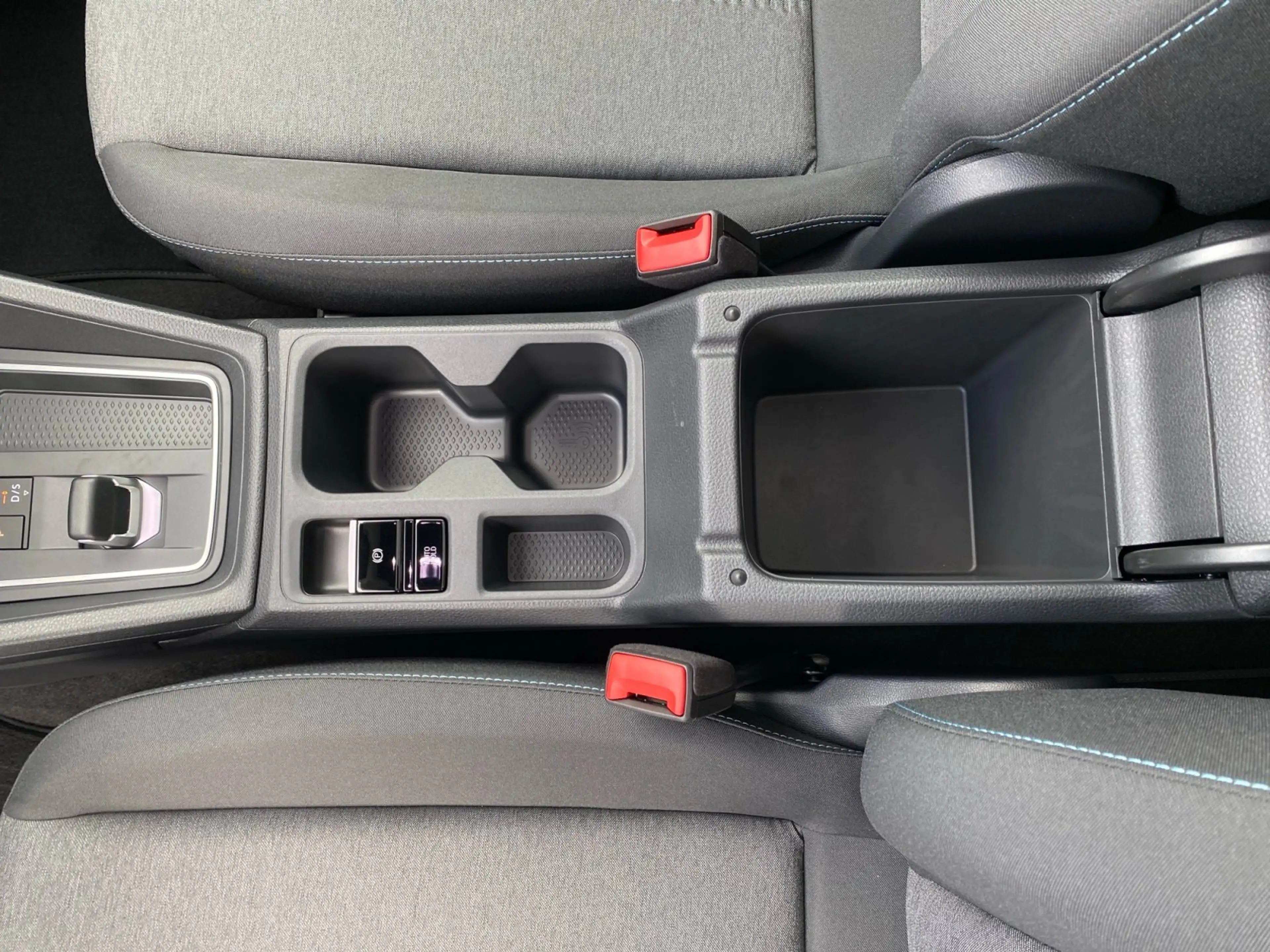 Ford Tourneo Connect Active 2.0 ACC+PDC+KAM+NAVI — photo 18