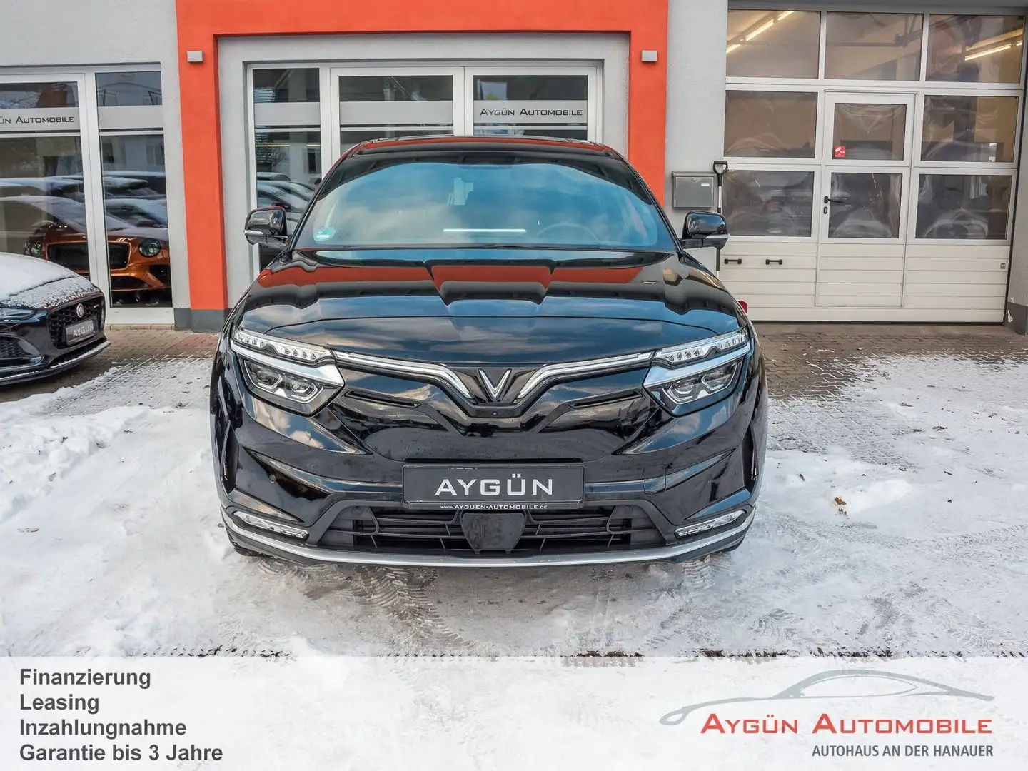 VinFast Sonstige VF8 Plus 87,7 KWH Panorama / El. Heckklappe /AHK Schwarz - 2