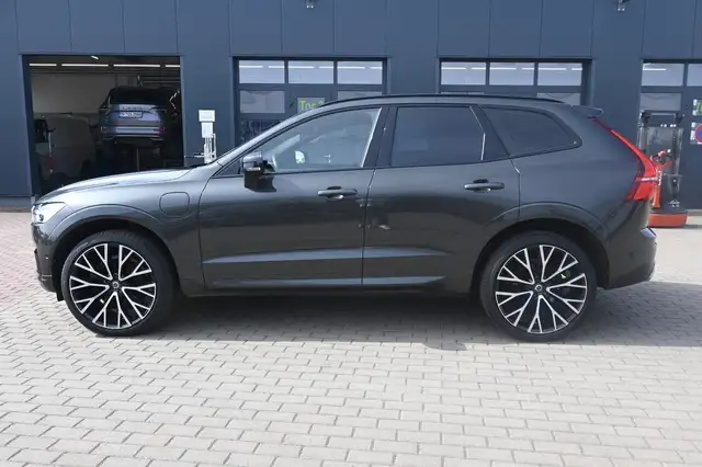 Volvo XC60 view 2