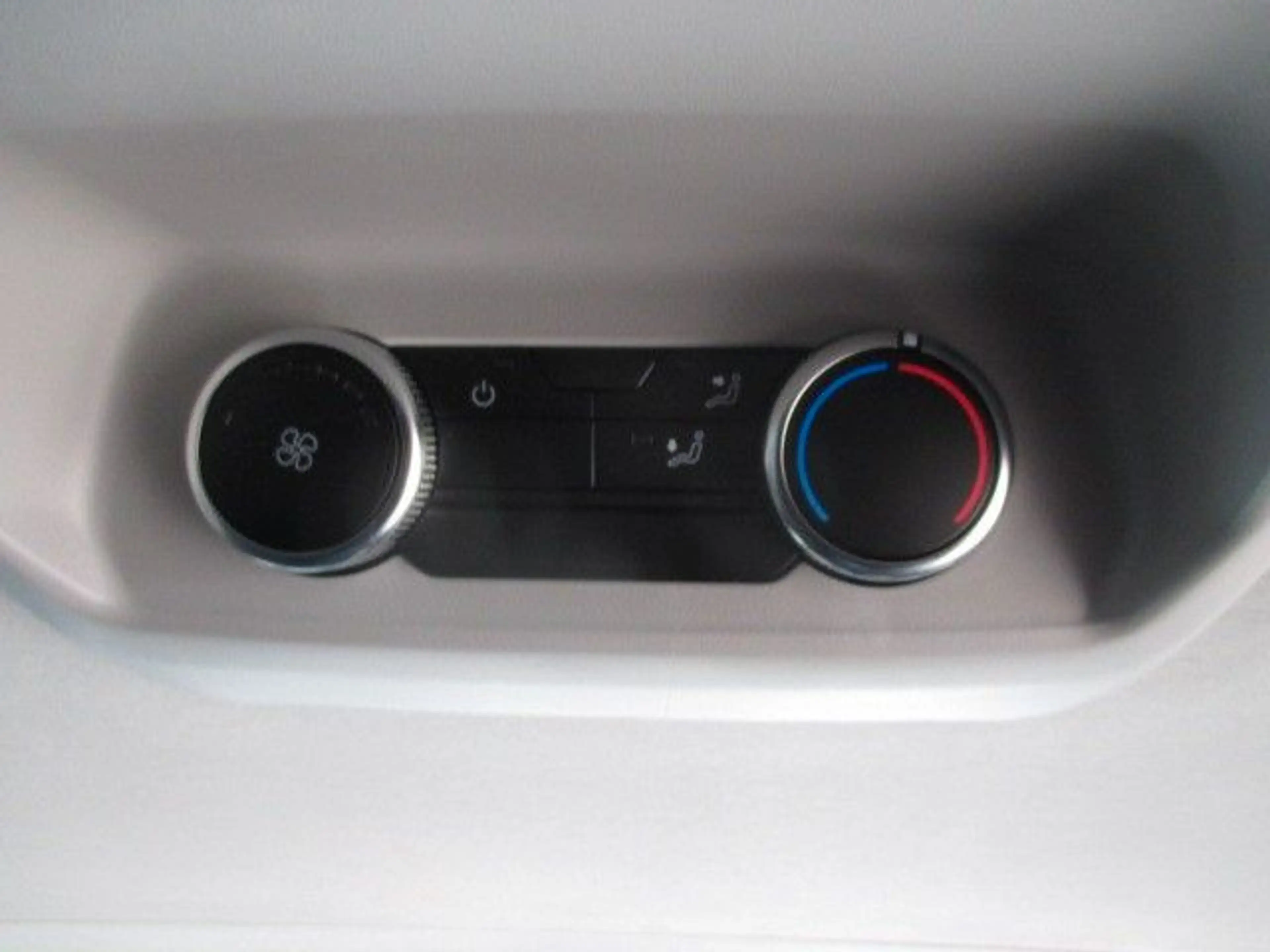 Volkswagen T7 Kombi LR 4Motion AHK+APP-Connect — photo 24