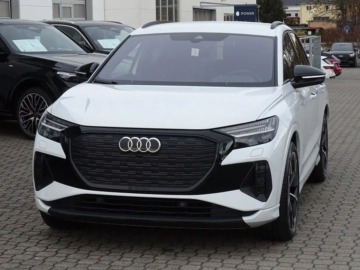 Audi Q4 e-tron 40 advanced / S Line Weiß - 2