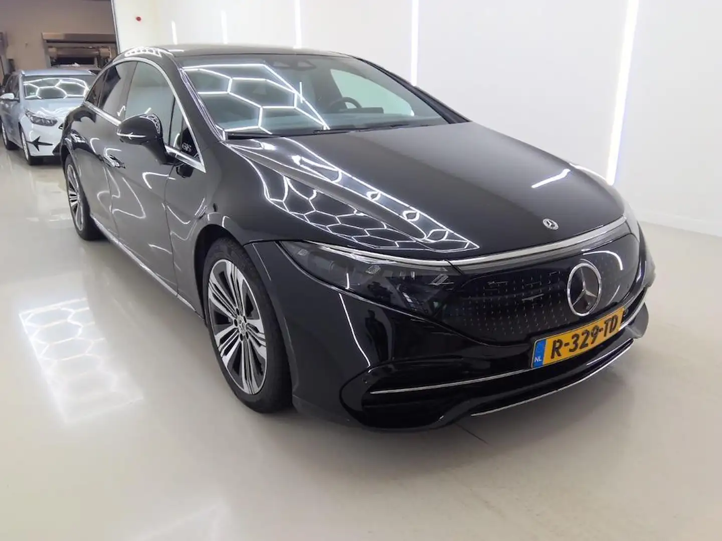Mercedes-Benz EQS 350 Luxury Line 90 kWh | Panoramadak | Burmester | Noir - 2