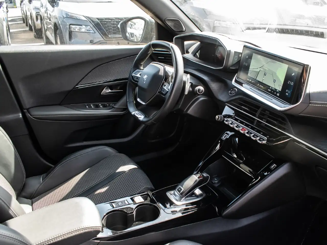 Peugeot 2008 GT El. Panodach Navi Digitales Cockpit LED Klimaau, миниатюра 7
