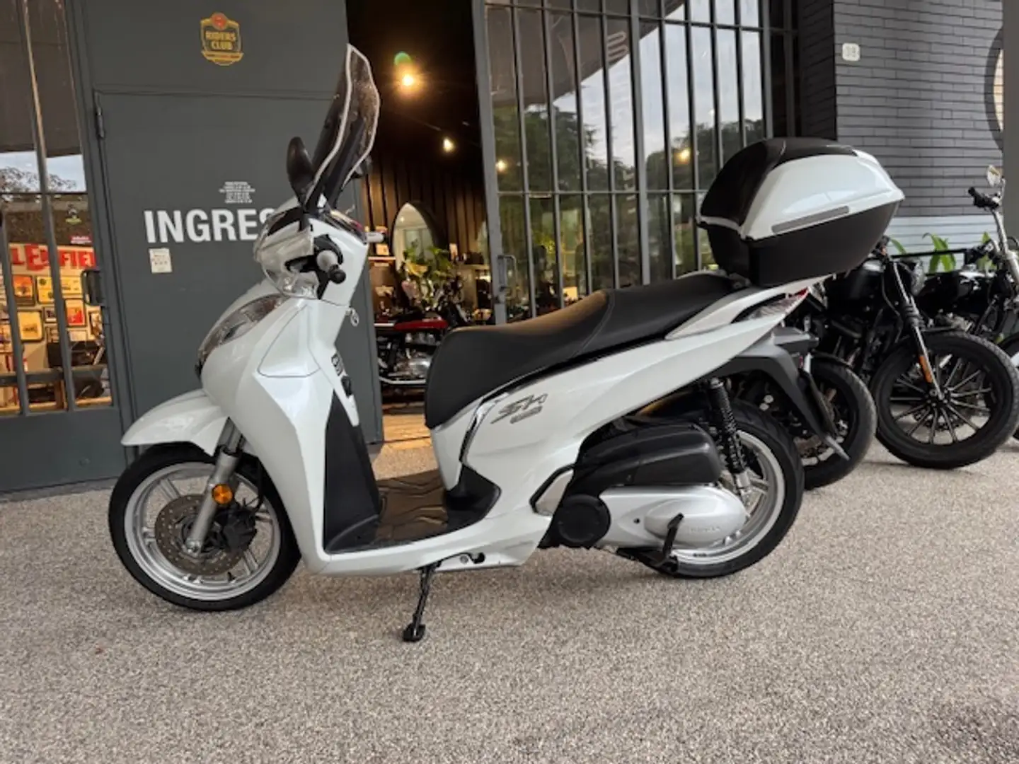 Honda SH 300 Alb - 1