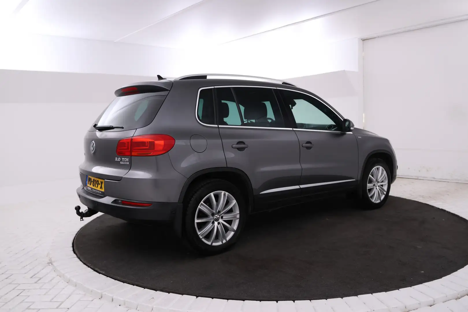 Volkswagen Tiguan 2.0 TDI Sport&Style R-line Edition Panorama dak, A Gris - 2
