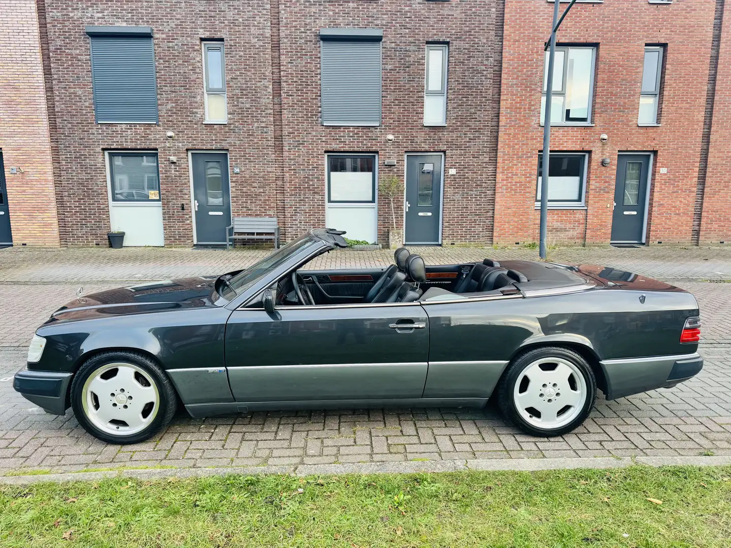 Mercedes-Benz 300 Mercedes W124 300CE Cabrio Sportline Automaat Zwart - 2