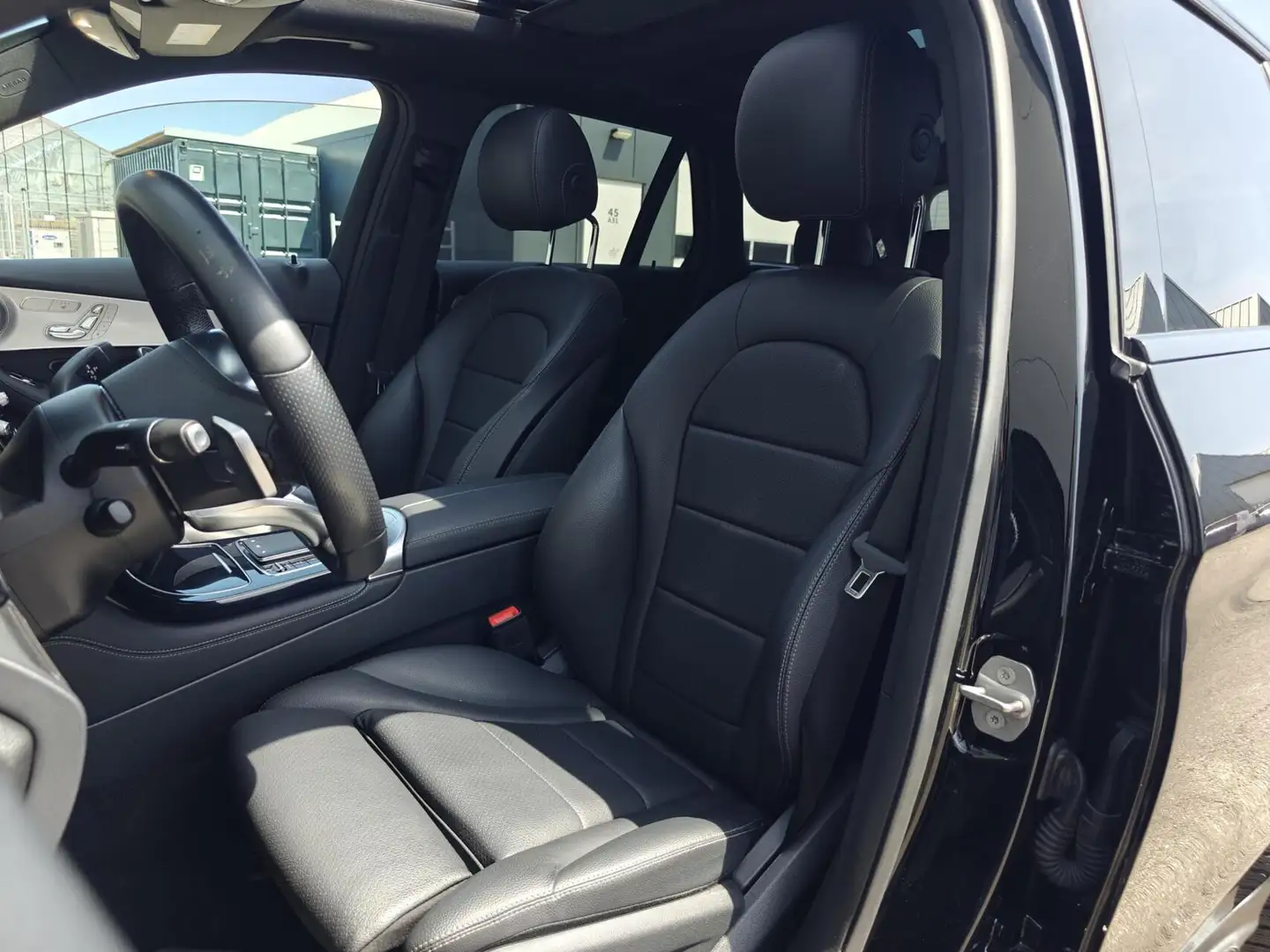 Mercedes-Benz GLC 300 300e 4MATIC Business Solution AMG Schwarz - 2