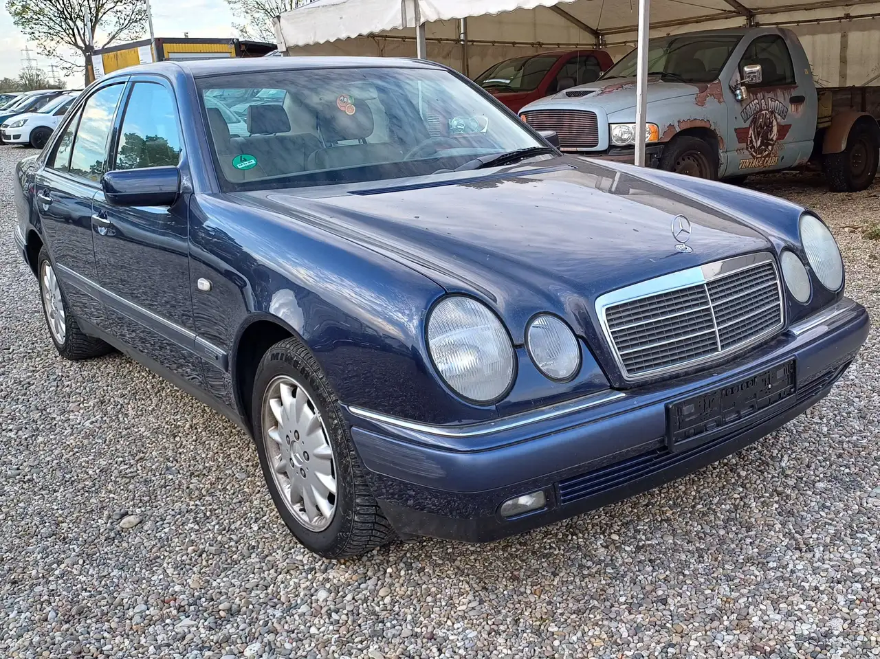Mercedes-Benz E 240