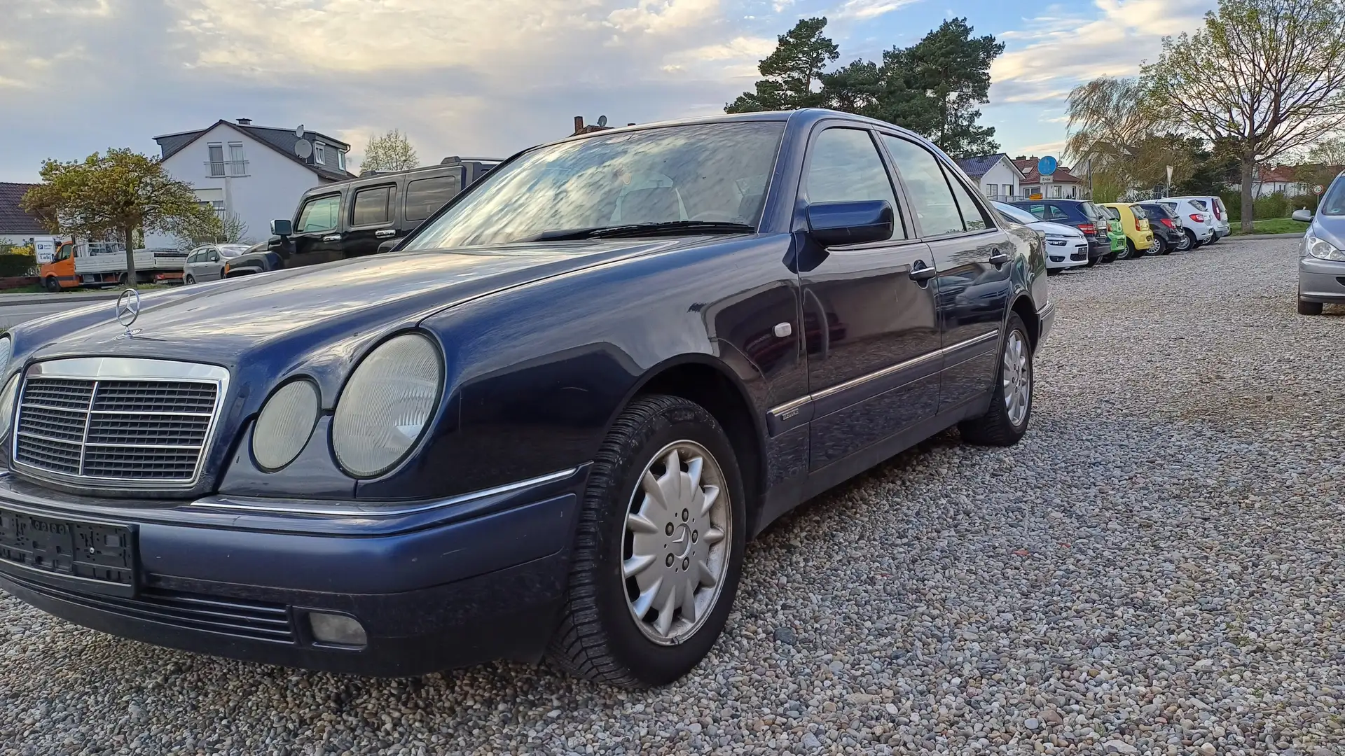 Mercedes-Benz E 240 Elegance Синій - 2