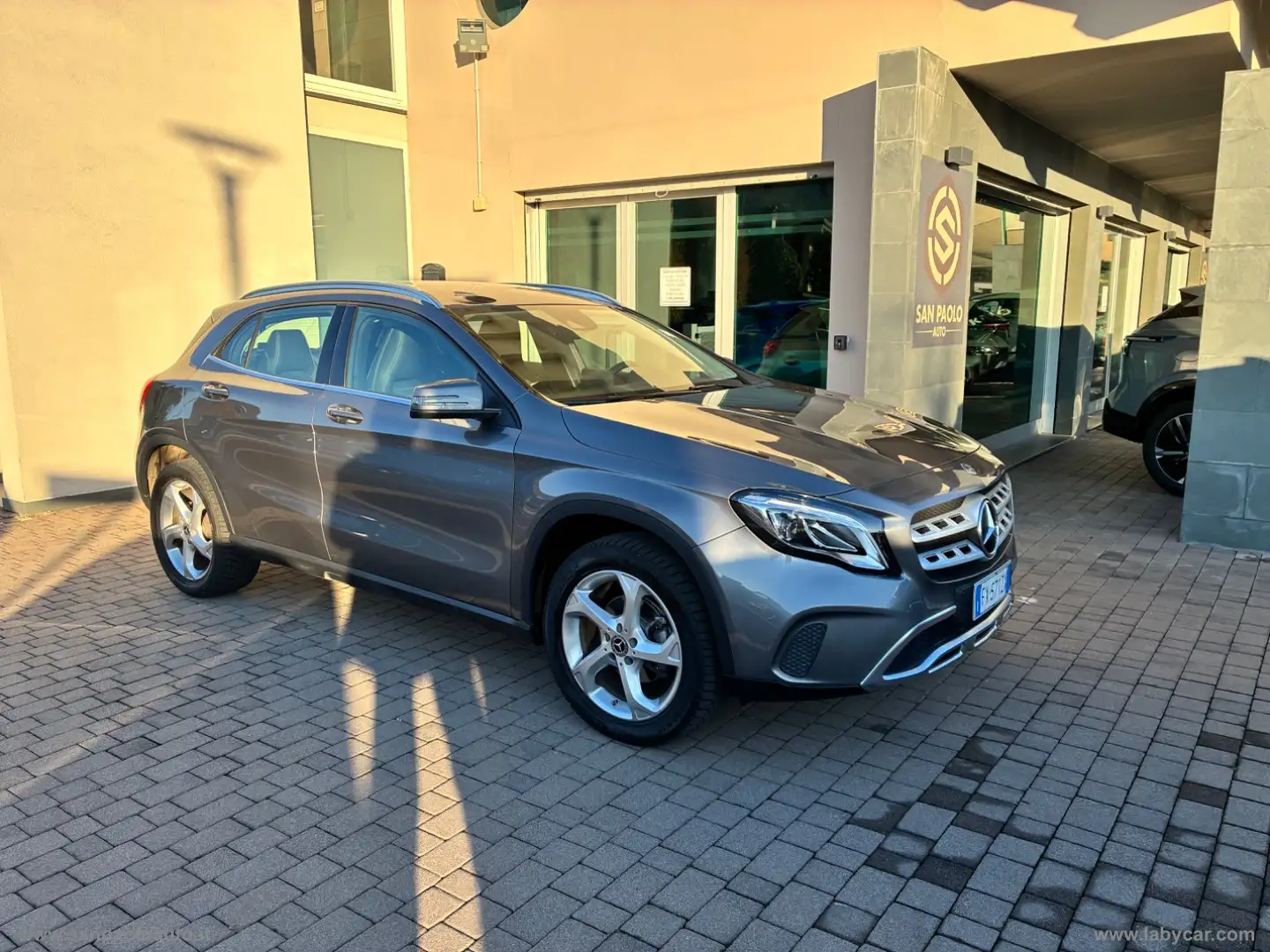 Mercedes-Benz GLA 180 GLA 220 Automatic 4Matic Sport Gris - 2