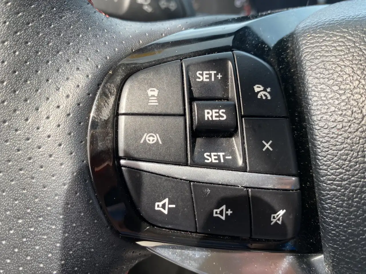 Ford Explorer photo Ford Explorer