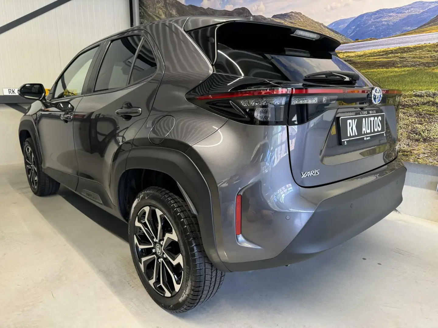 Toyota Yaris Cross 1.5 Hybrid Dynamic /Stoel-Stuurverwarming Grijs - 2